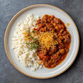 Chili con carne y arroz frito, con patatas al horno