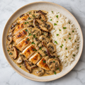 Peito de frango com creme de cogumelos e shiitake, com arroz basmati